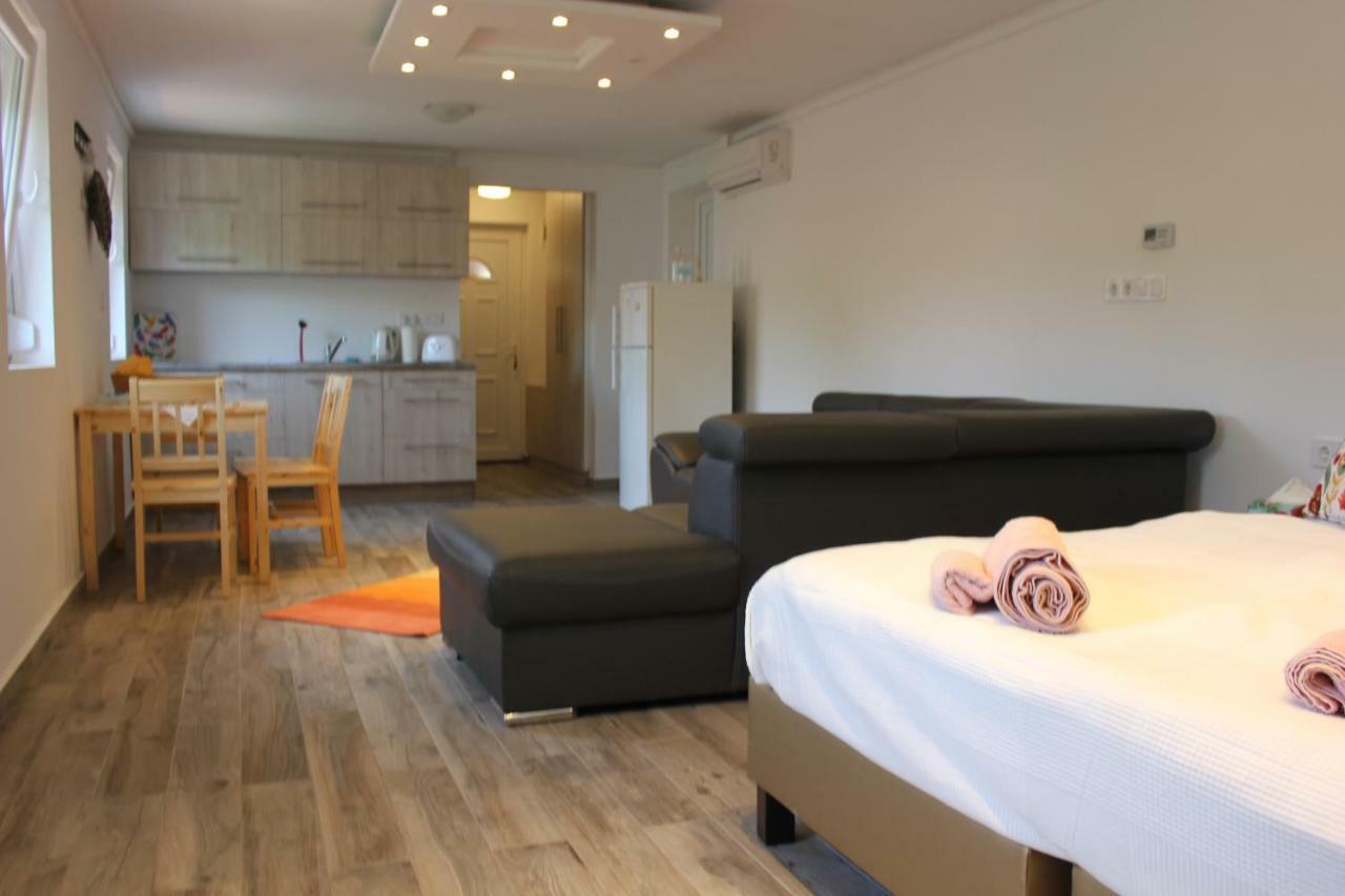 Апартаменты Magnolia Apartman Шиофок Экстерьер фото